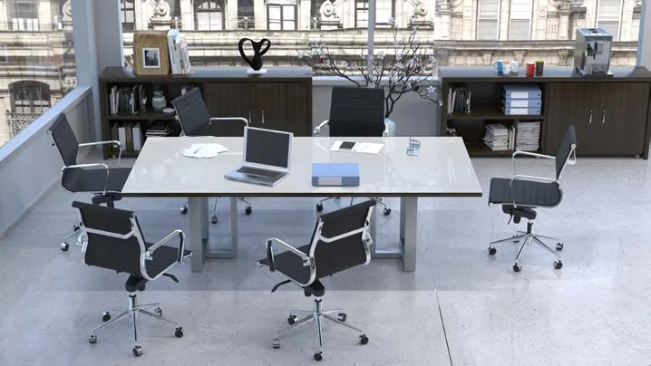Mesa de reunión de tamaño medio en un despacho profesional